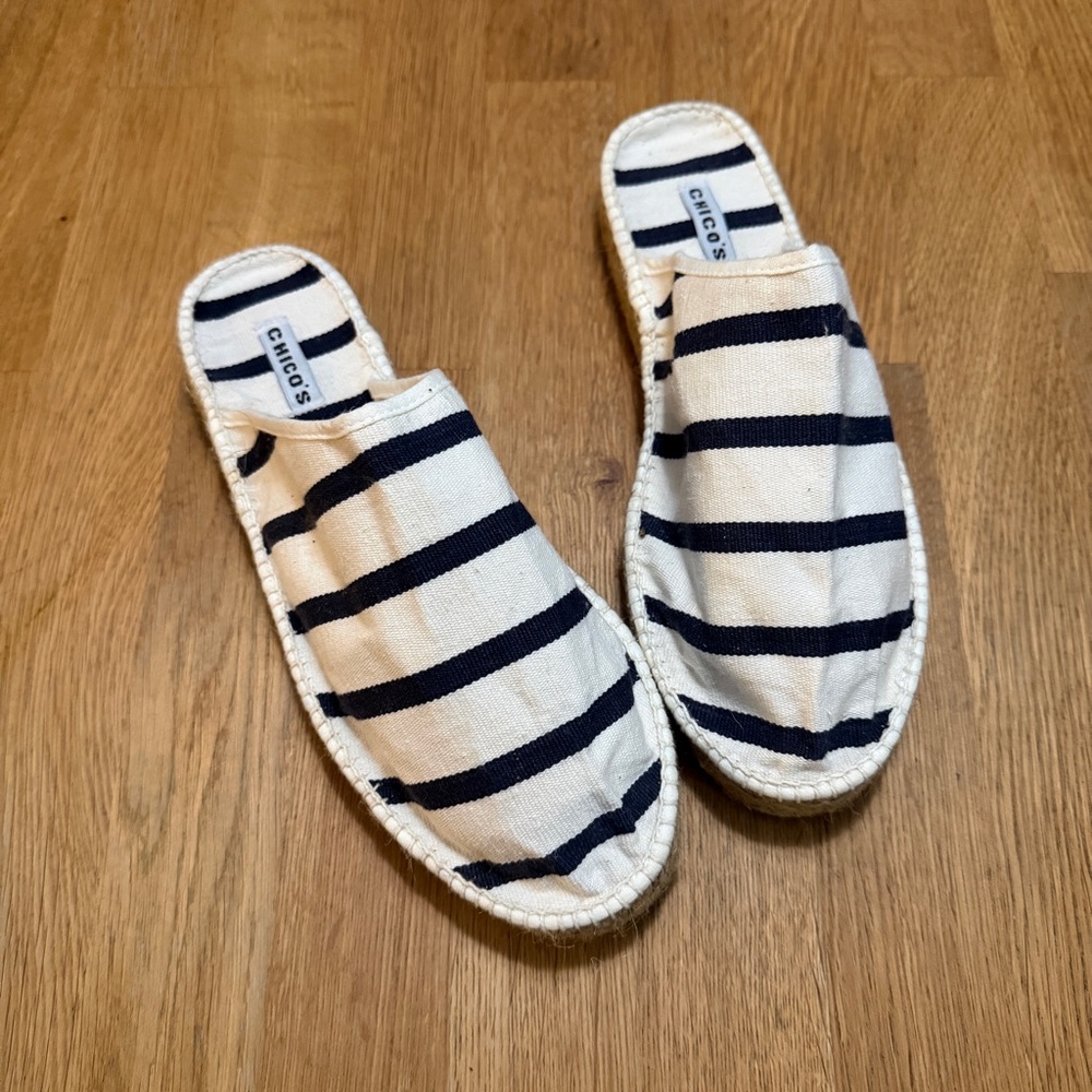 Chico's 8 White and Navy French Riviera Espadrille Slip On Flats NEW